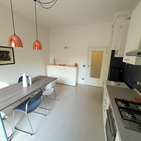 Spacious Three-Room Apartment In Saragozza Bolonia Exterior foto