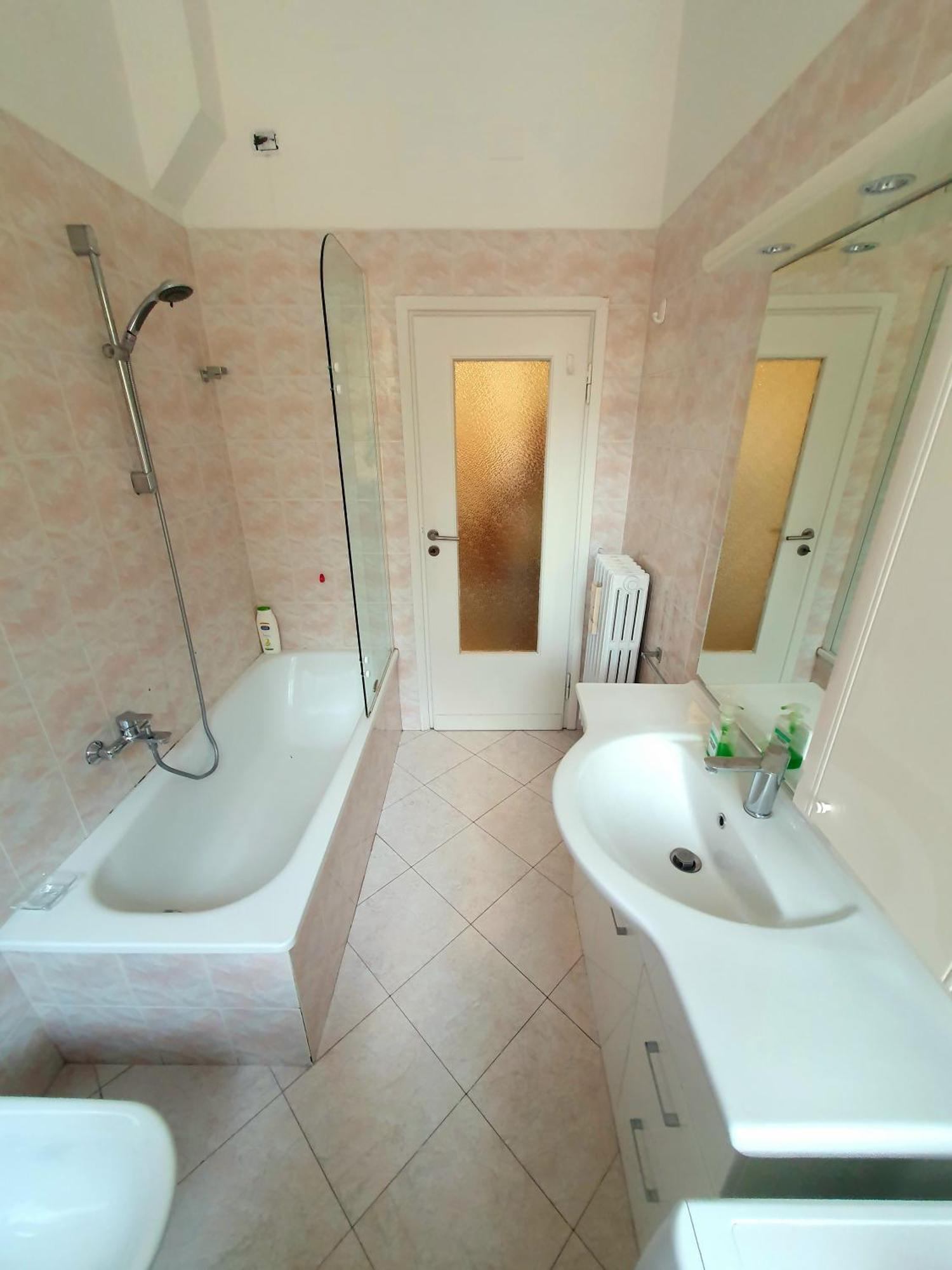 Spacious Three-Room Apartment In Saragozza Bolonia Exterior foto